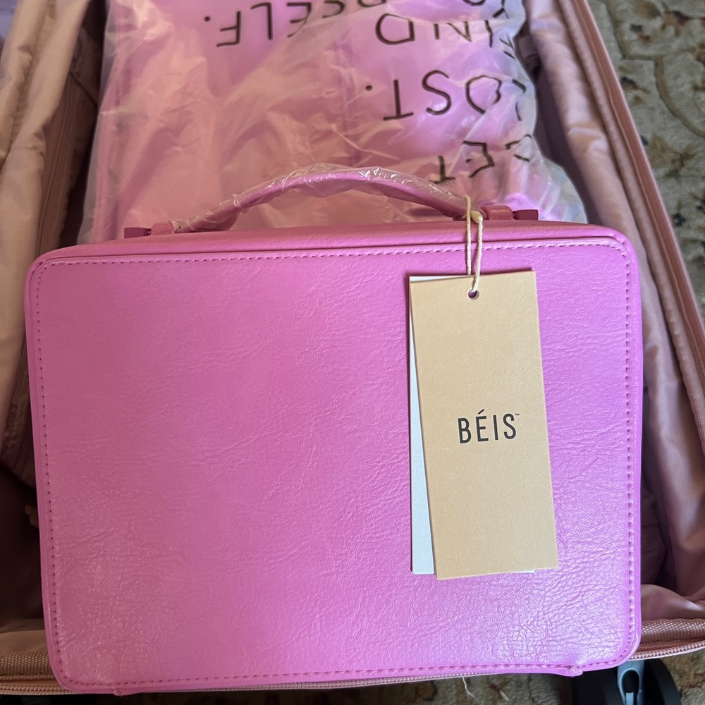 THE COSMETIC CASE IN BERRY